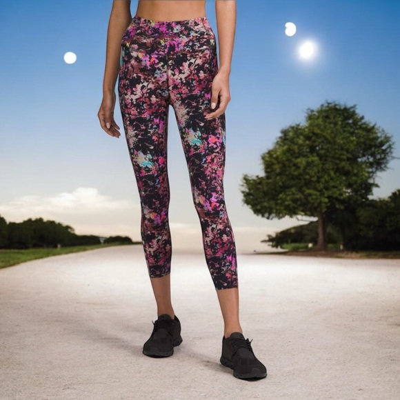 Lululemon Fast and Free High-Rise Crop 23" in Stencil Blossom Red Multi Sz 10